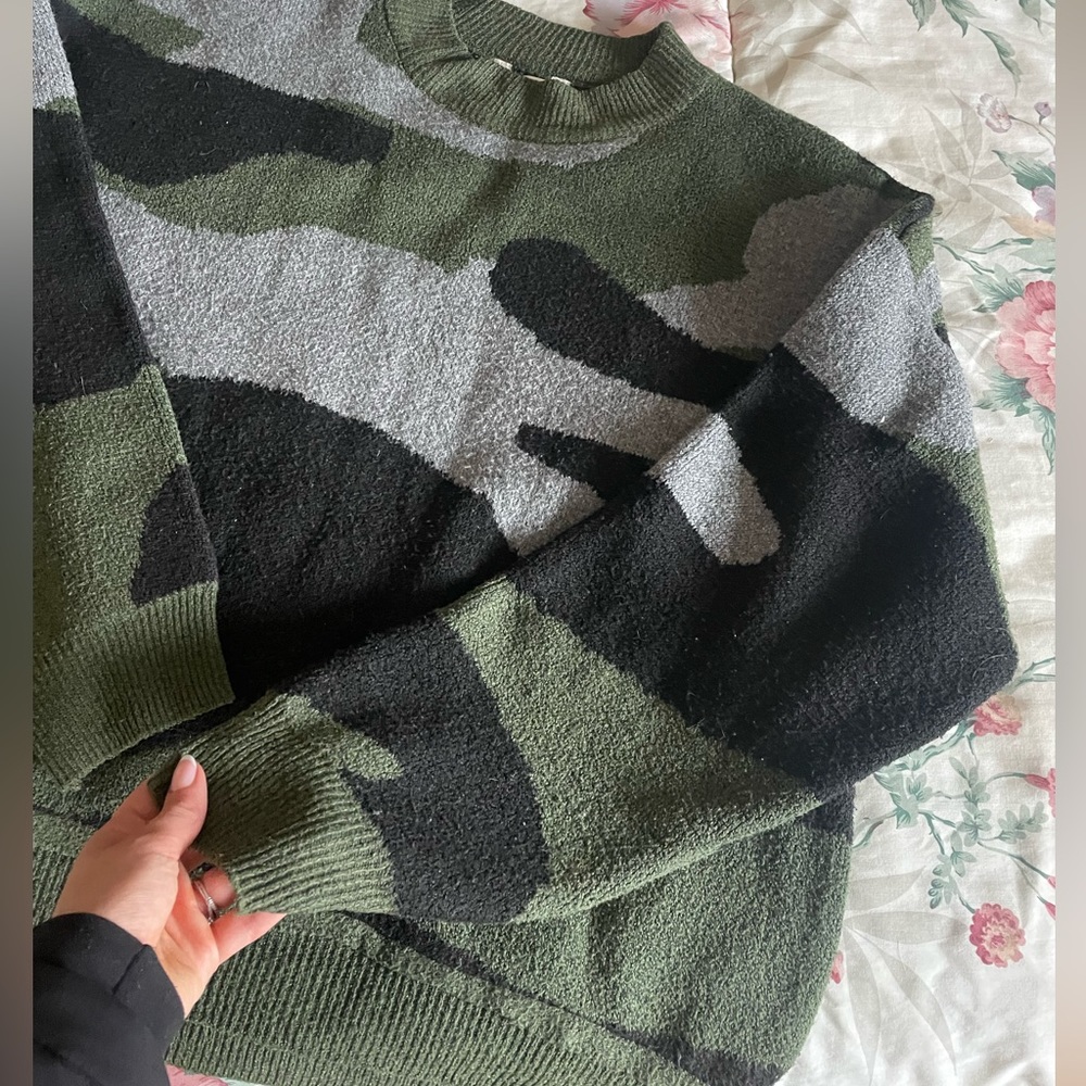 Camo Sweater - Picture 4 of 5